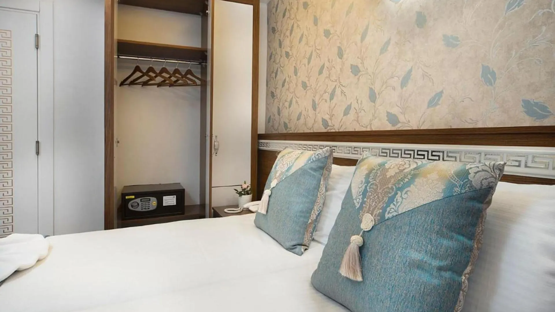 Room In Guest Room - Lika Hotel - Comfortable Double Room In Istanbul 0*,