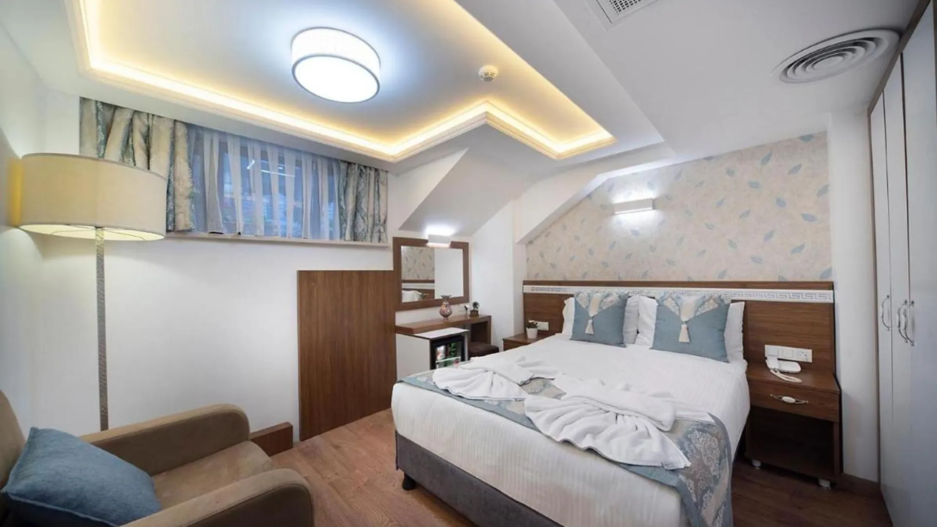 Room In Guest Room - Lika Hotel - Comfortable Double Room In Istanbul