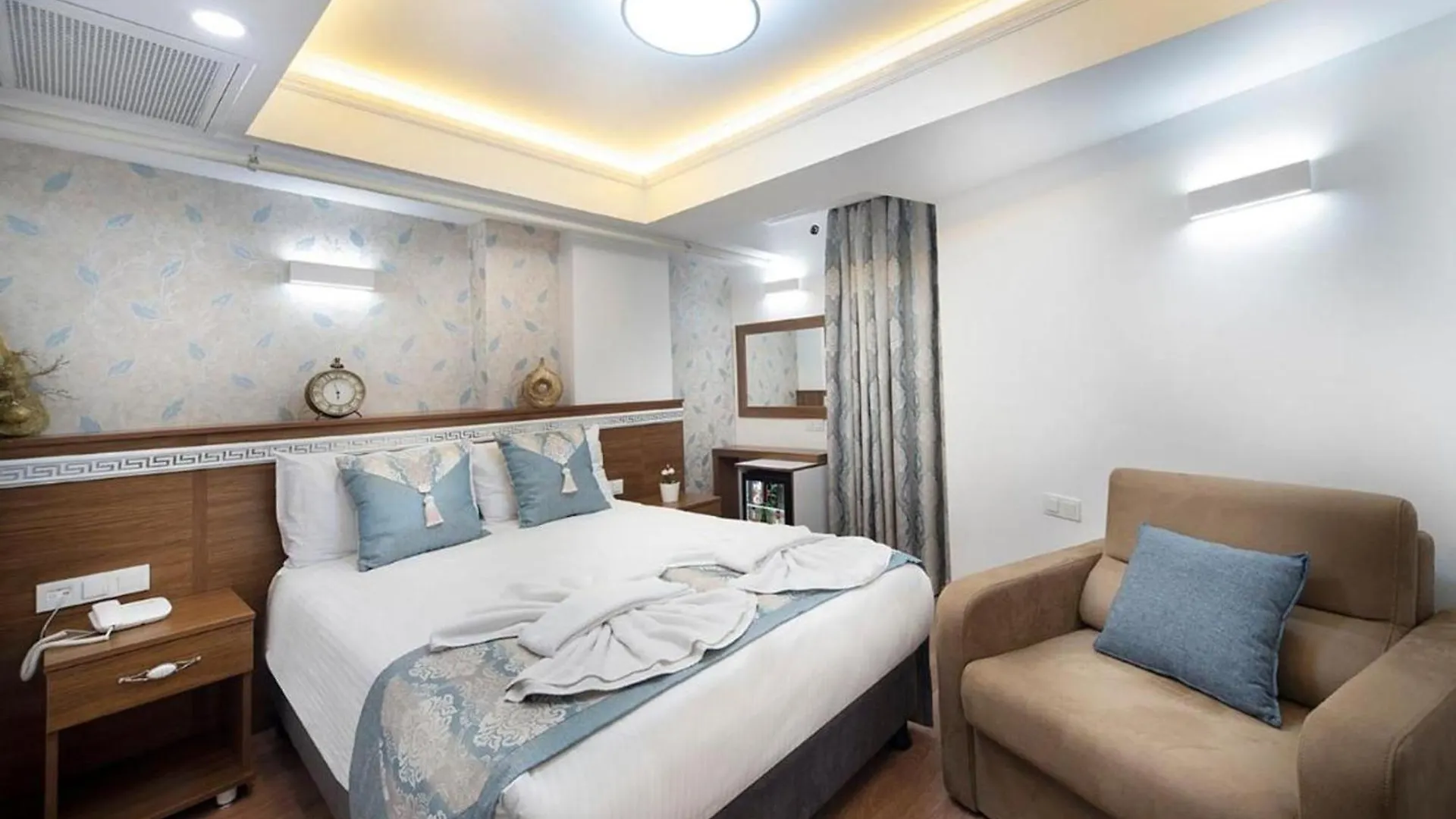 Room In Guest Room - Lika Hotel - Comfortable Double Room In Istanbul